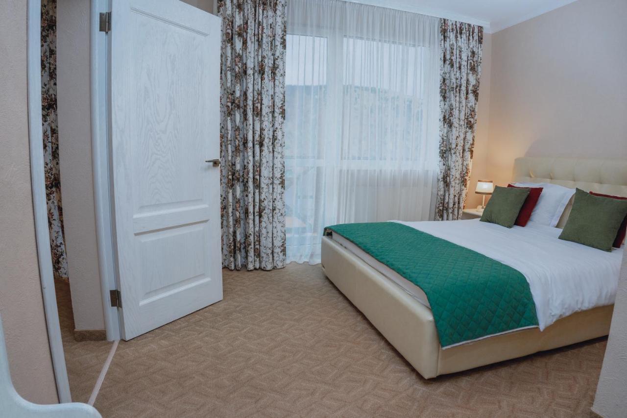 Hotel&Restaurant Premium Club Yaremche Ngoại thất bức ảnh