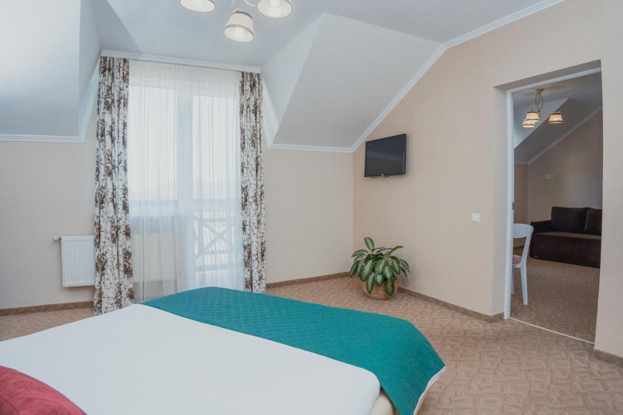 Hotel&Restaurant Premium Club Yaremche Ngoại thất bức ảnh
