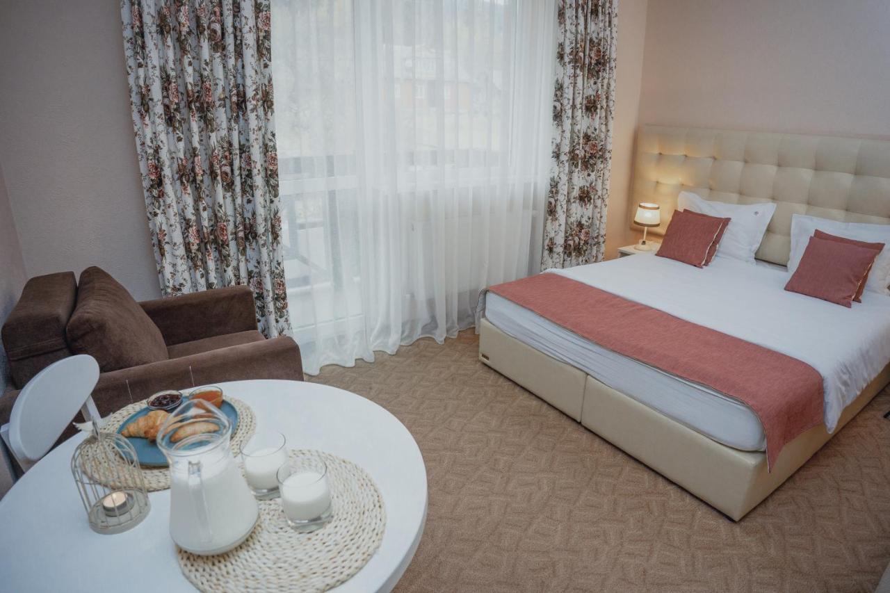 Hotel&Restaurant Premium Club Yaremche Ngoại thất bức ảnh