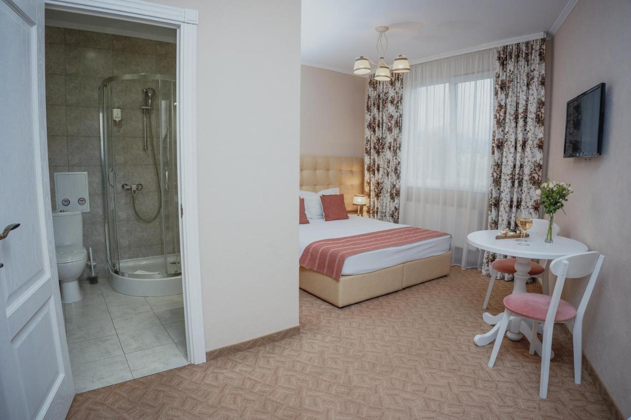 Hotel&Restaurant Premium Club Yaremche Ngoại thất bức ảnh